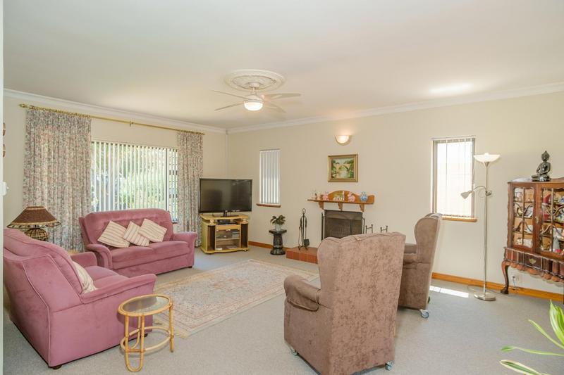 3 Bedroom Property for Sale in Meadowridge Western Cape